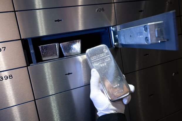 Стоимость серебра обрушилась после рекордного взлета