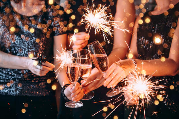 Малышева назвала гипертоникам способ употреблять алкоголь в новогоднюю ночь