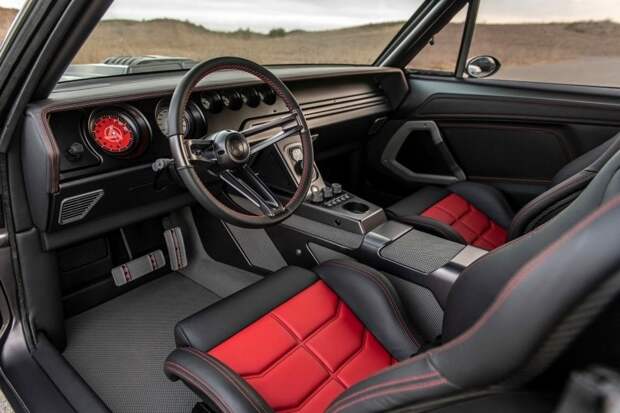 Комик Кевин Харт после автокатастрофы пересаживается на 1000-сильный Dodge Charger