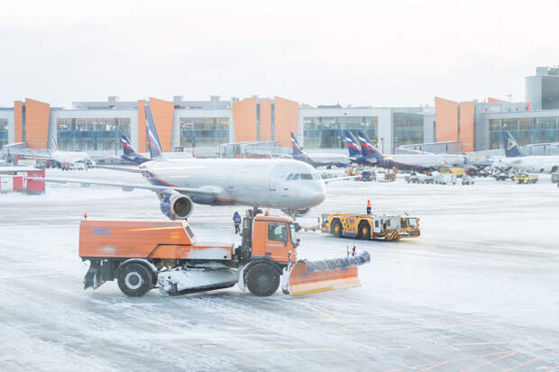 Раскрыты подробности о работе аэропорта в Москве на фоне непогоды и массовой отмены рейсов