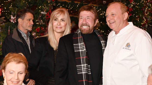 Семейная тайна: родные Чака Норриса скрывают обстоятельства его смерти