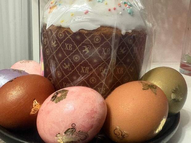 Жительница Москвы сделала кальян на куличе и опубликовала видео в Сеть