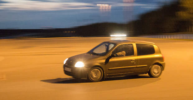 Clio с 1,2-литровым двигателем в боевом режиме)