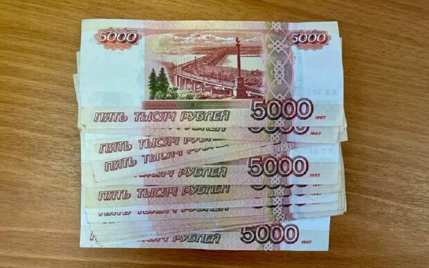 Директор рязанской компании задолжал работникам 800 тысяч рублей