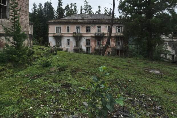 Абхазия — край природы и разрушений абхазия, вид, заброшенное, улица, эстетика