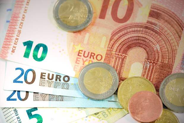 Курс евро на Мосбирже превысил 100 рублей