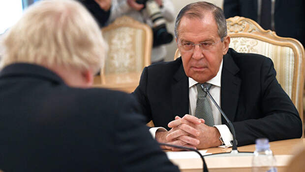 Министр иностранных дел России Сергей Лавров во время встречи с министром иностранных дел Великобритании Борисом Джонсоном Министр иностранных дел России Сергей Лавров во время встречи с министром иностранных дел Великобритании Борисом Джонсоном
