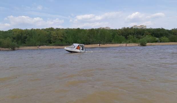 Пенсионер из Омска едва не погиб после прогулки на лодке по Иртышу