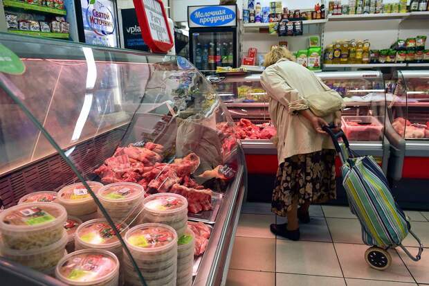 Рост популярности «магазинов для бедных» в России объяснили