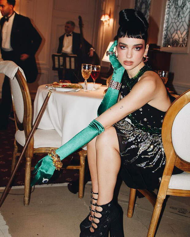В Miu Miu на съемках клипа «We're good»