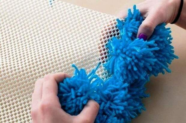 12 идей как сделать коврики из старых вещей своими руками