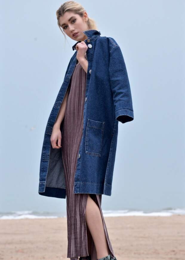 Fashion Blogger wearing a velvet slip dress and denim jacket.