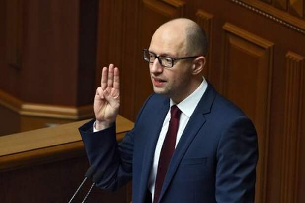 Яценюк допустил введение военного положения на Украине Яценюк допустил введение военного положения на Украине