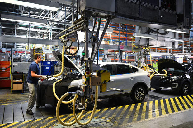 Мантуров: заводы Toyota и Volkswagen будут перезапущены до лета 2026 года