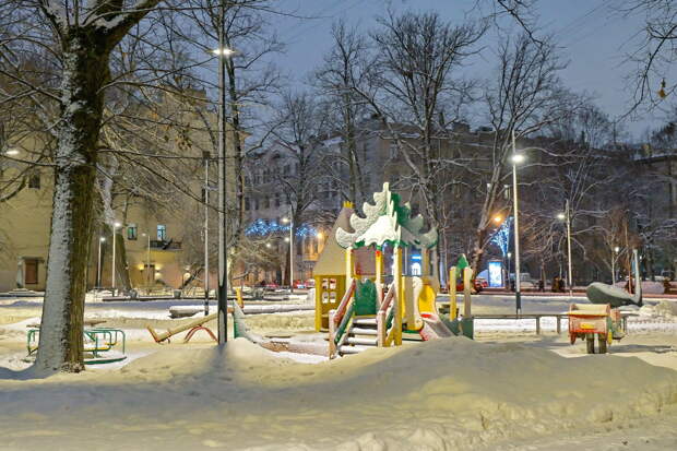 Сквер Андрея Петрова на Каменностровском проспекте теперь сияет