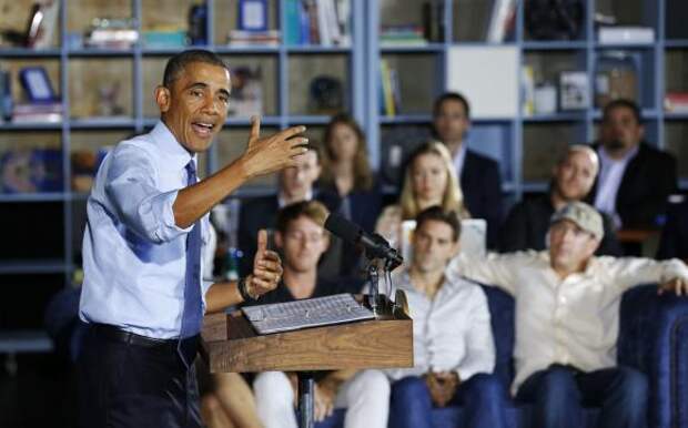 U.S. President Barack Obama speaks during a visit to Cross Campus in Los Angeles, California October 9, 2014.  REUTERS/Kevin Lamarque