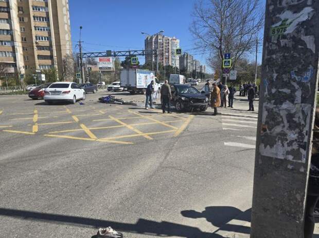 В Симферополе возле Привоза в аварии разбился мотоциклист