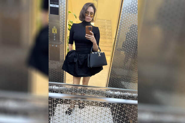 Экс-гимнастка Ляйсан Утяшева снялась в облегающем топе и мини-юбке