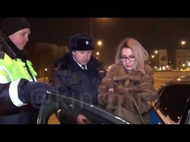 Картинки по запросу Автоледи каталась по городу на казенном автомобиле.