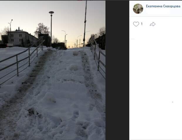 В 4- м Новомихалковском «Жилищник» очистил от снега уличную лестницу