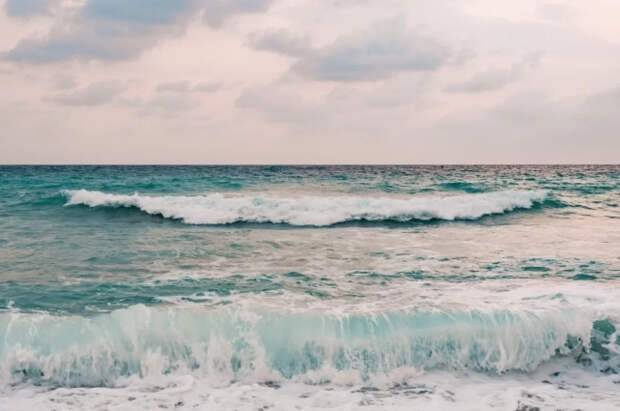 На побережье Уэльса нашли более 400 старинных ботинок