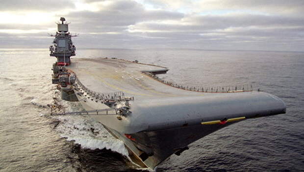 Тяжелый авианесущий крейсер Адмирал Кузнецов. Архивное фото