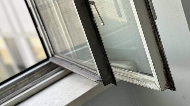 РЕН ТВ: Школьник выпал из окна 21-го этажа московской гостиницы