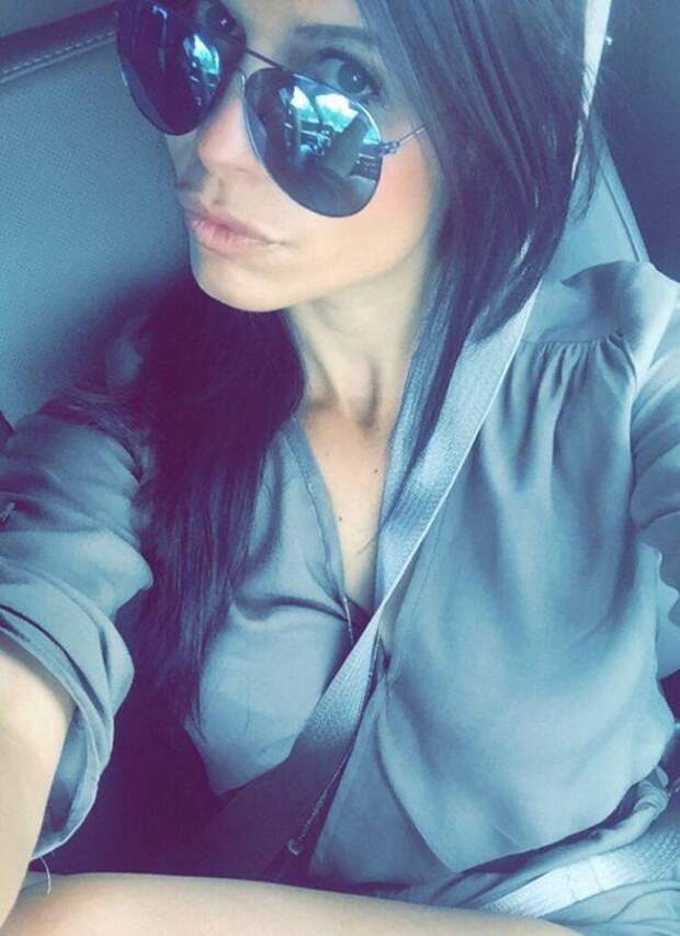 Ride along with the hottest car selfies (32 Photos) Ride along with the hottest car selfies (32 Photos)