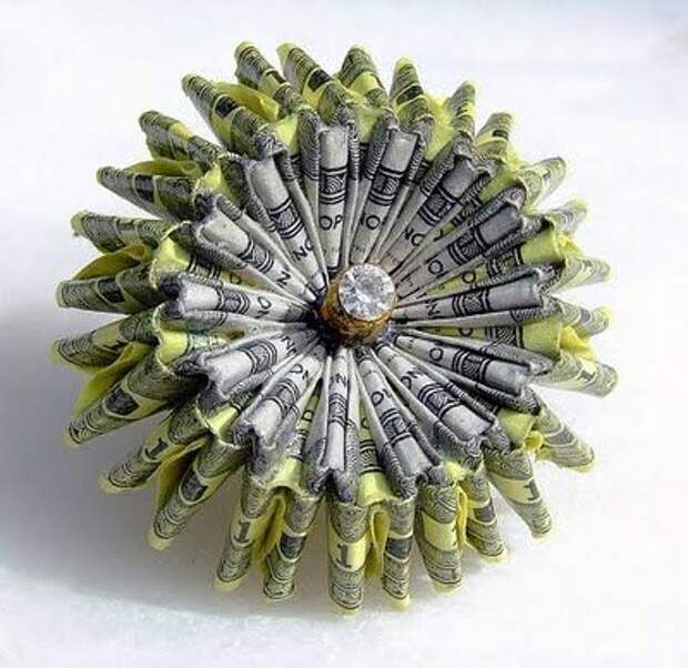 http://wanelo.com/p/3587724/blogging-with-john-chow-get-the-inside-of-blogging-secrets - money folded paper brooch by Liz Hamman via All Things Paper blog