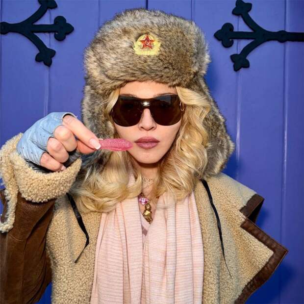 Осудившая СВО на Украине певица Мадонна снялась в шапке-ушанке с символикой СССР
