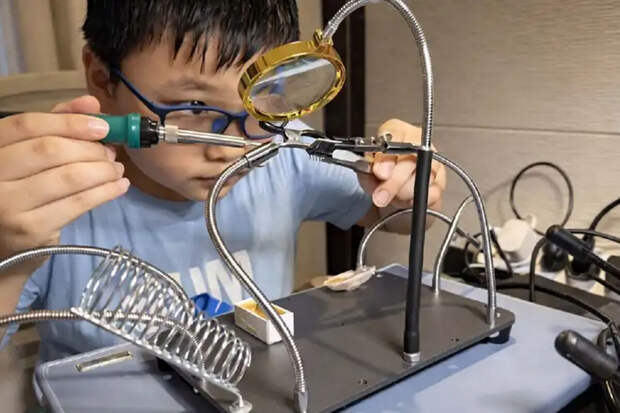 OC: китайский школьник собрал дома авиационный двигатель