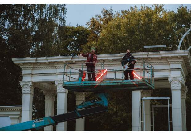 Группа «без обид» презентовала новый альбом «Полночь» в парке в Сокольниках