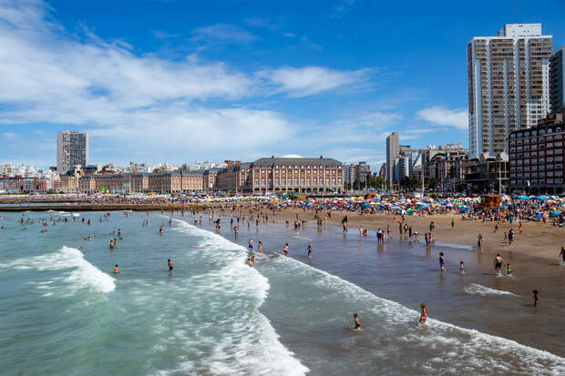 Гламурная модель описала встречу с ворами в отпуске фразой «одежда осталась только на мне»