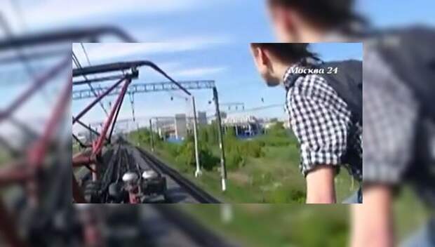 Подросток залез на движущийся поезд и снял последние секунды жизни на видео