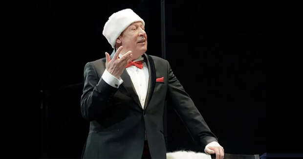 Аншлаг и реакция Владимира Путина: Михаил Ефремов вышел на сцену с премьерой спектакля впервые после освобождения из колонии