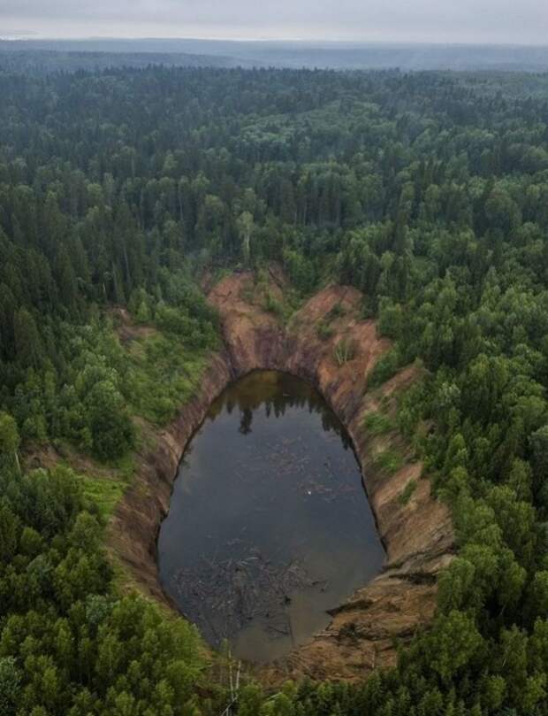 Озеро, возникшее в результате провала. /Фото:yap-helper.ru Озеро, возникшее в результате провала. /Фото:yap-helper.ru