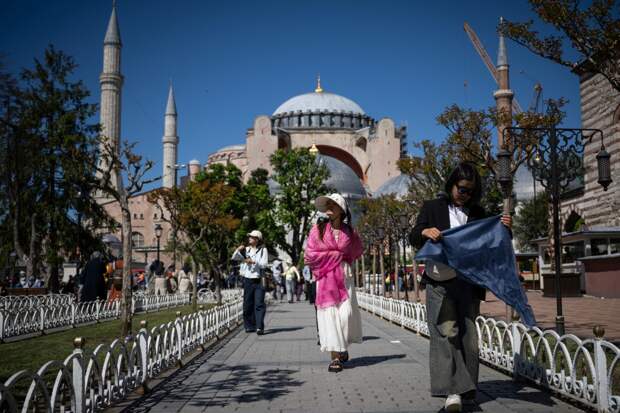 Российские туристы проведут апрель в трех популярных странах