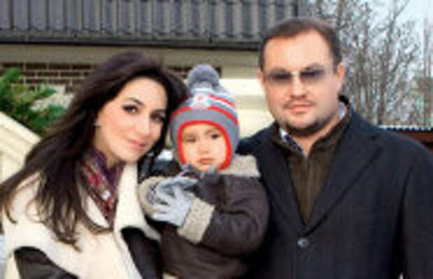 Музыка: «Девчонки проходу не дают» Кем выросли сыновья-красавцы знаменитой Зары, что уже ростом выше мамы стали