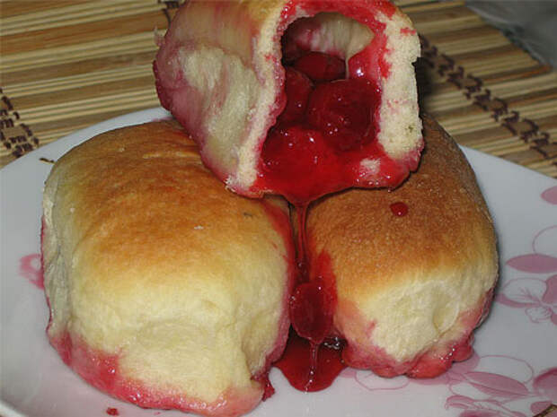 Пирожки с вишнями
