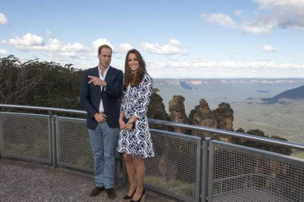Kate Middleton Wore Diane Von Furstenberg Wrap Dress-08