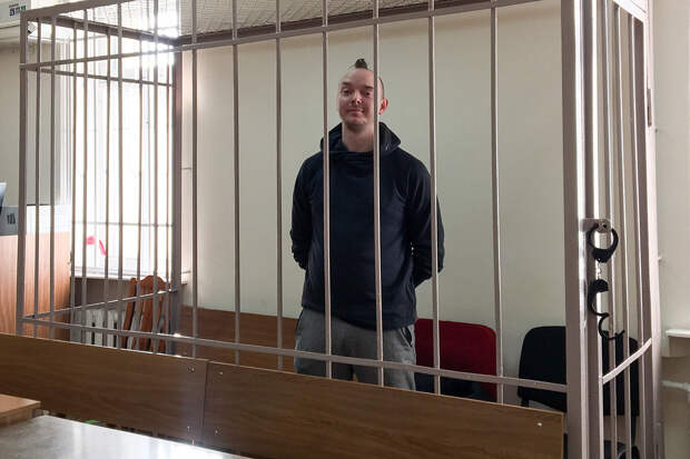 Обвиняемого в госизмене советника Рогозина оставили в СИЗО до 7 мая