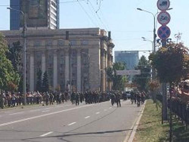 Власти ДНР провели в Донецке парад пленных Власти ДНР провели в Донецке парад пленных