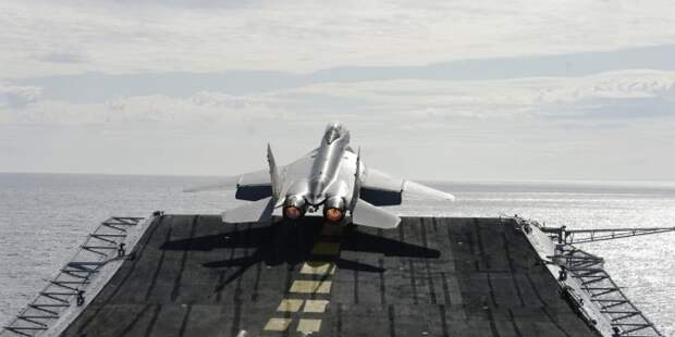 Россия решила не поднимать затонувшие во время похода Адмирала Кузнецова истребители