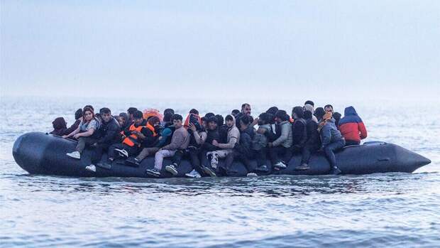 "Презирают коренных европейцев": ЕС в шаге от вымирания. Виновных нашли