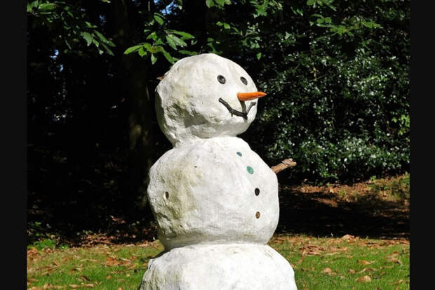 Снежок: Хельмут Смитс лепит Каррарского снеговика