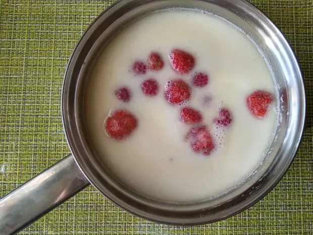 Вкусная ягодный кус-кус на завтрак. Буквально на днях узнала быстрый рецепт. Оказывается, крупу можно не варить