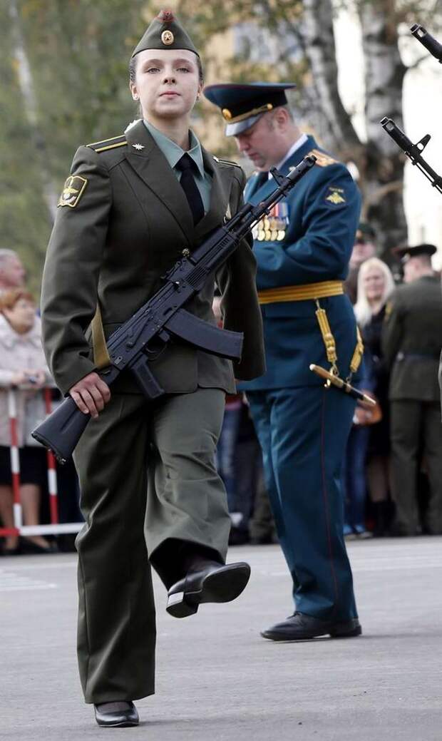 Русские военные первокурсницы 