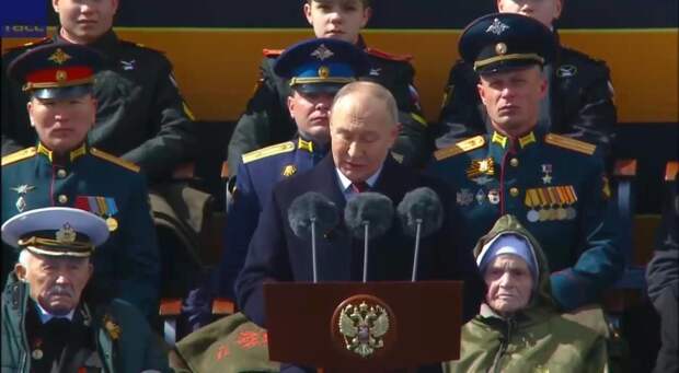 Владимир Путин поздравил военнослужащих с Днем Победы