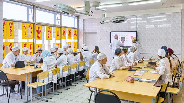 Больше всего бюджетных мест в 2026 году выделят медицинским специальностям