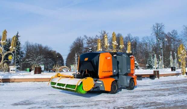 Инновации в ЖКХ: порядок в московских парках наводит робот-уборщик «Пиксель»